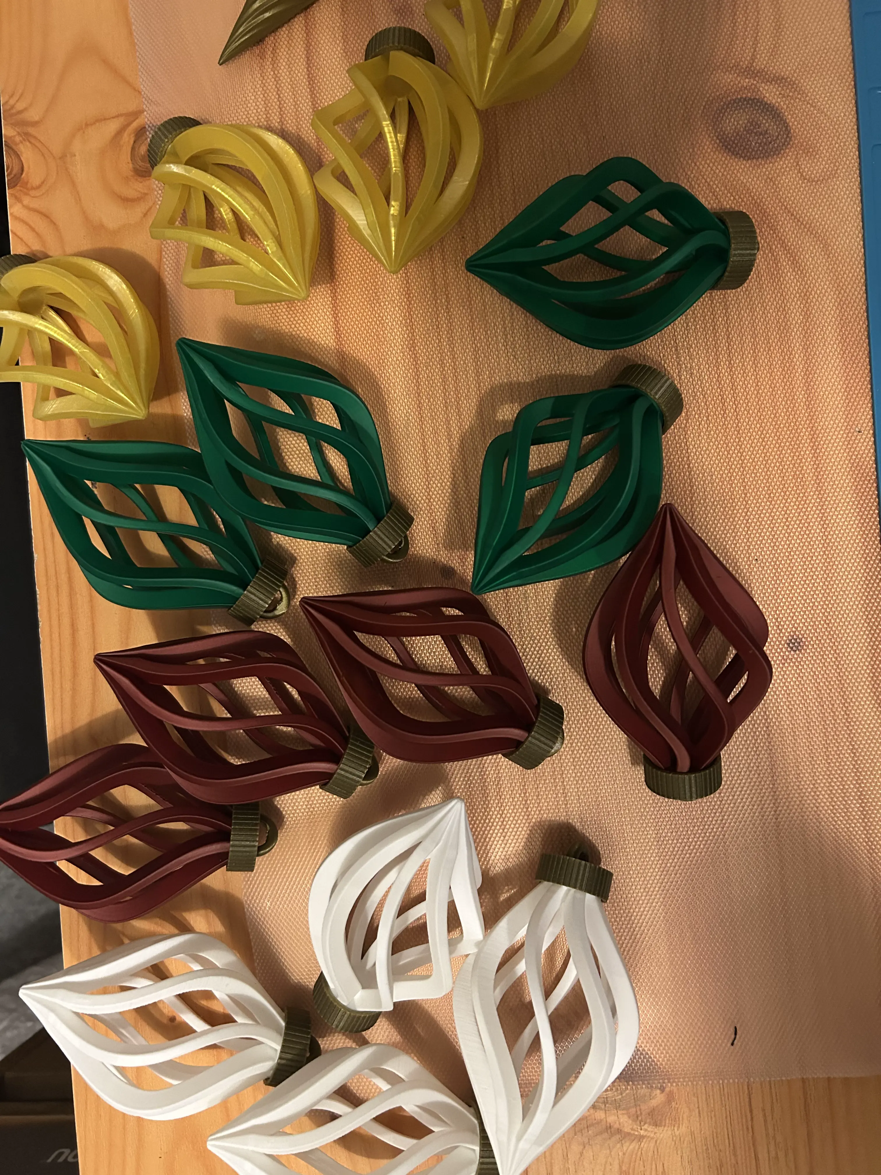 Спиральная ёлочная игрушка